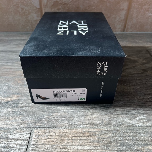 Naturalizer Everly Black Leather Pumps 7W - Picture 7 of 7